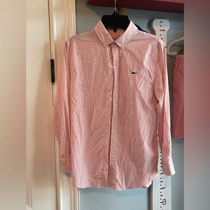 Vineyard vines boys performance button down shirt.  Size Small (8-10).